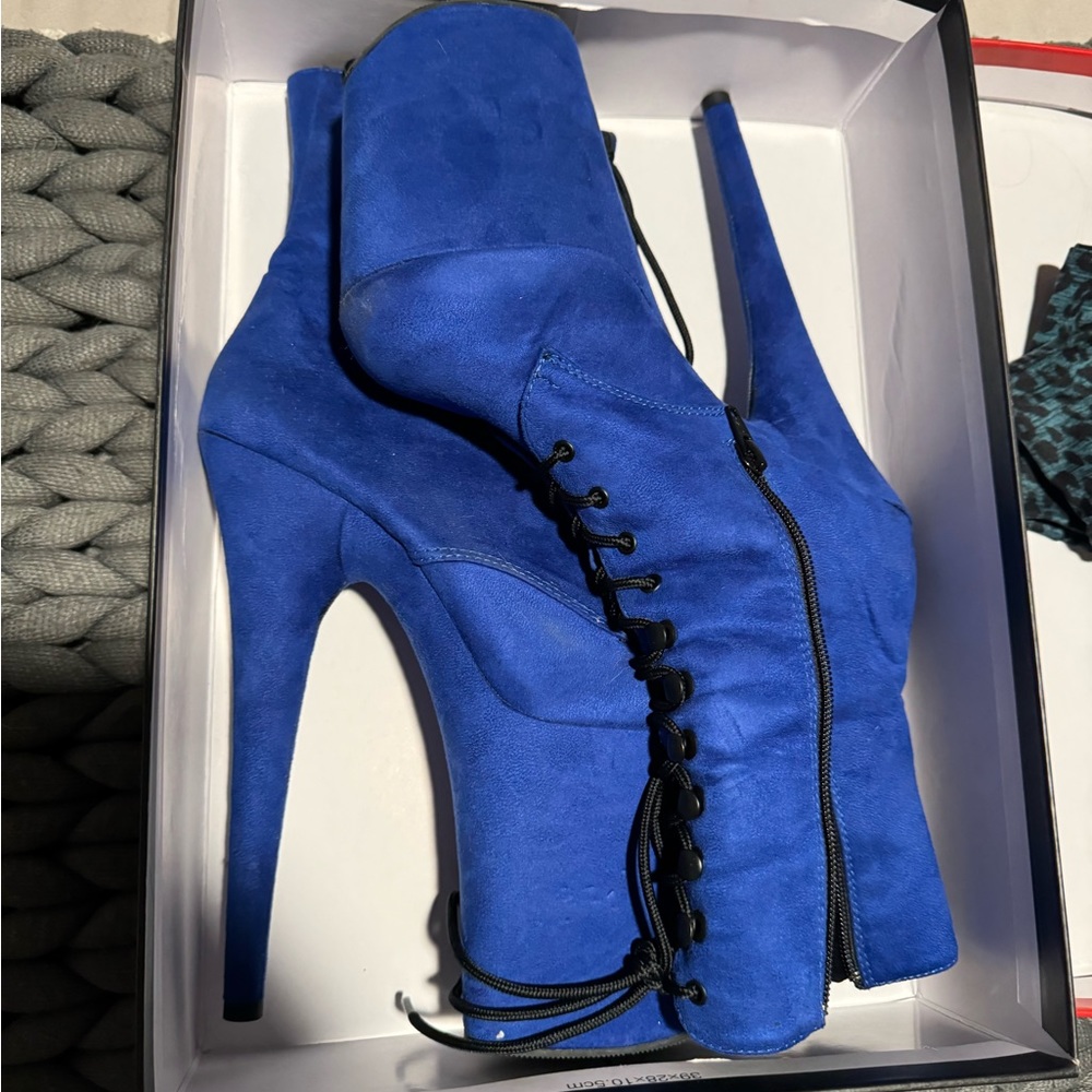 Pleaser Flamingo Boots 8” size 9